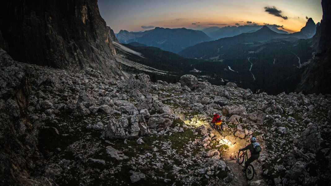 TEST: 13 MTB-Scheinwerfer im Test