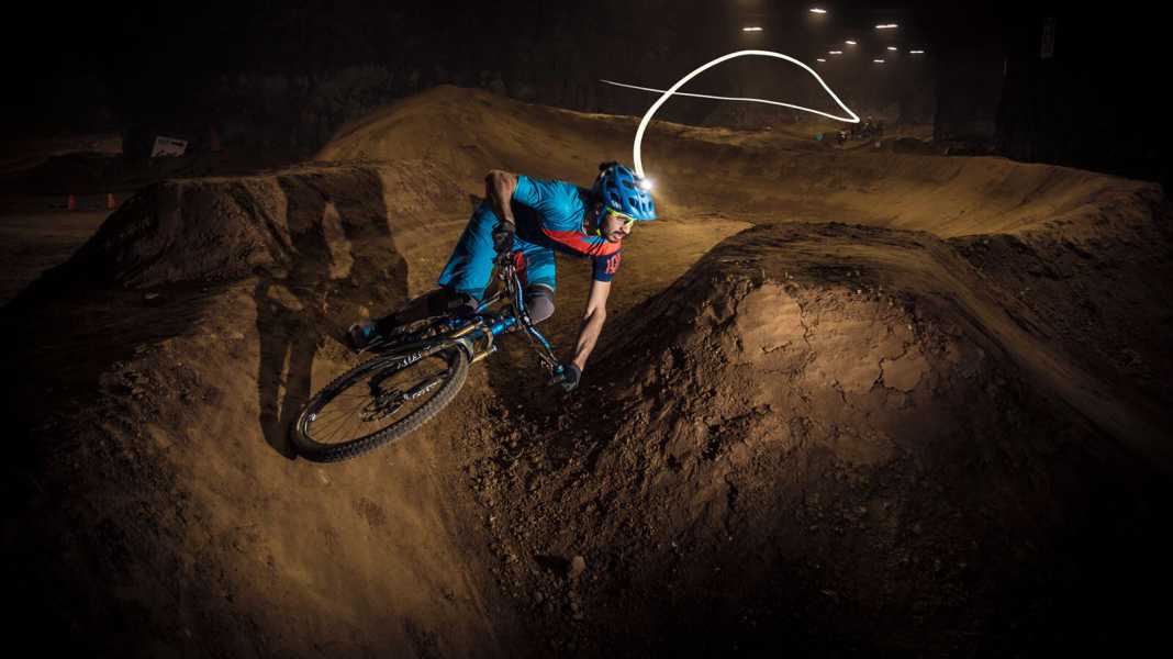 Mega Cavern: Biken unter Tage [Video]