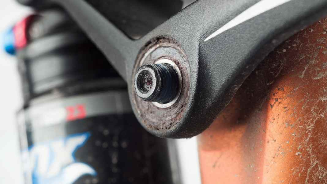 So bauen sie ein MTB-Hinterbaulager neu ein