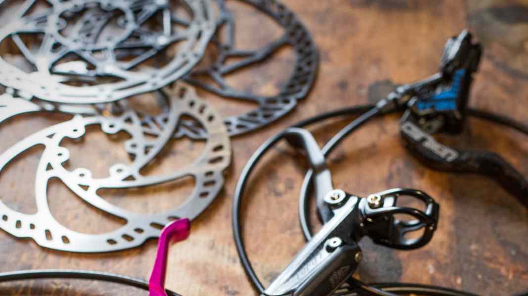 3 leichte MTB Bremsen im Labor- und Praxistest