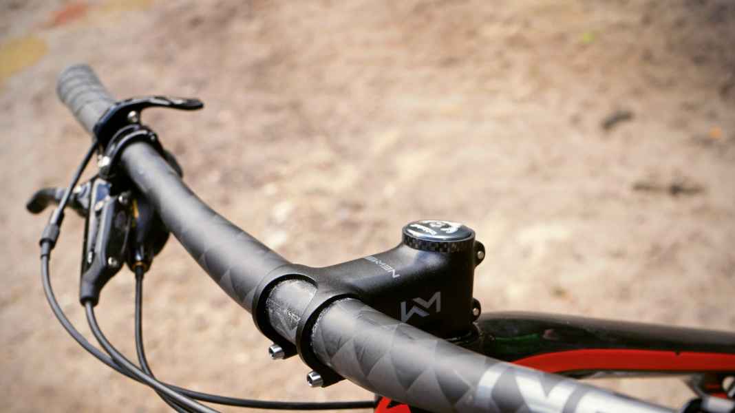 Leichtgewicht: Newmen MTB-Lenker und Vorbau im Test
