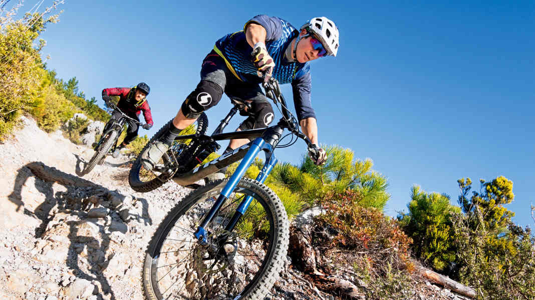 7 Enduro-MTB-Federgabeln im Test
