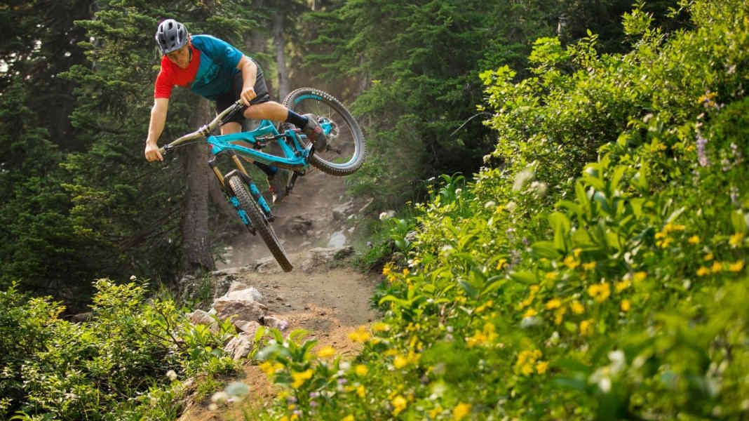 Pivot legt Enduro-Bike Mach 6 neu auf