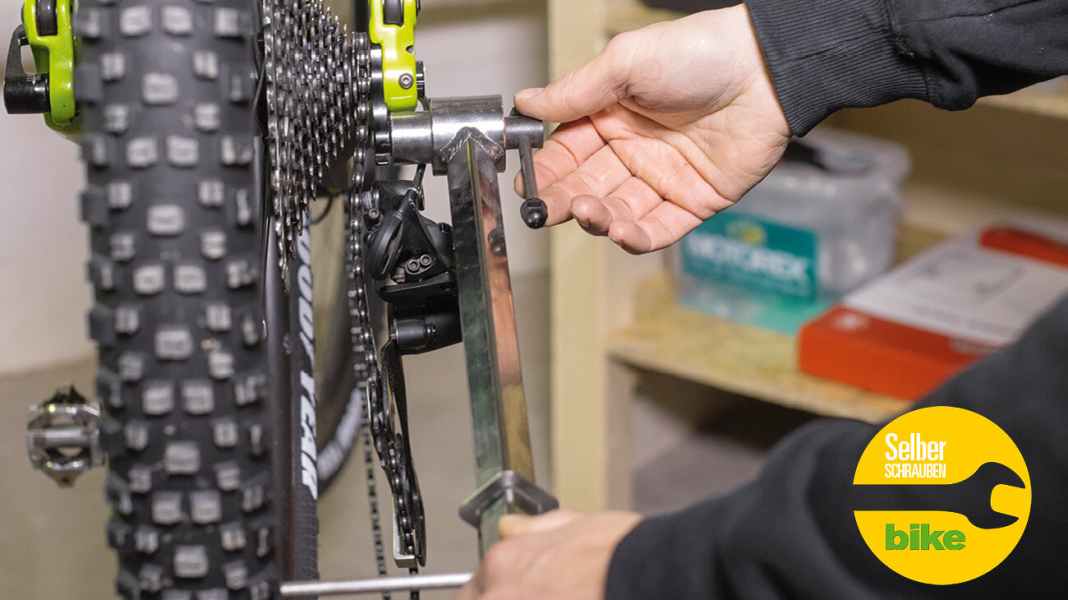 Verbogenes Schaltauge reparieren: So geht's