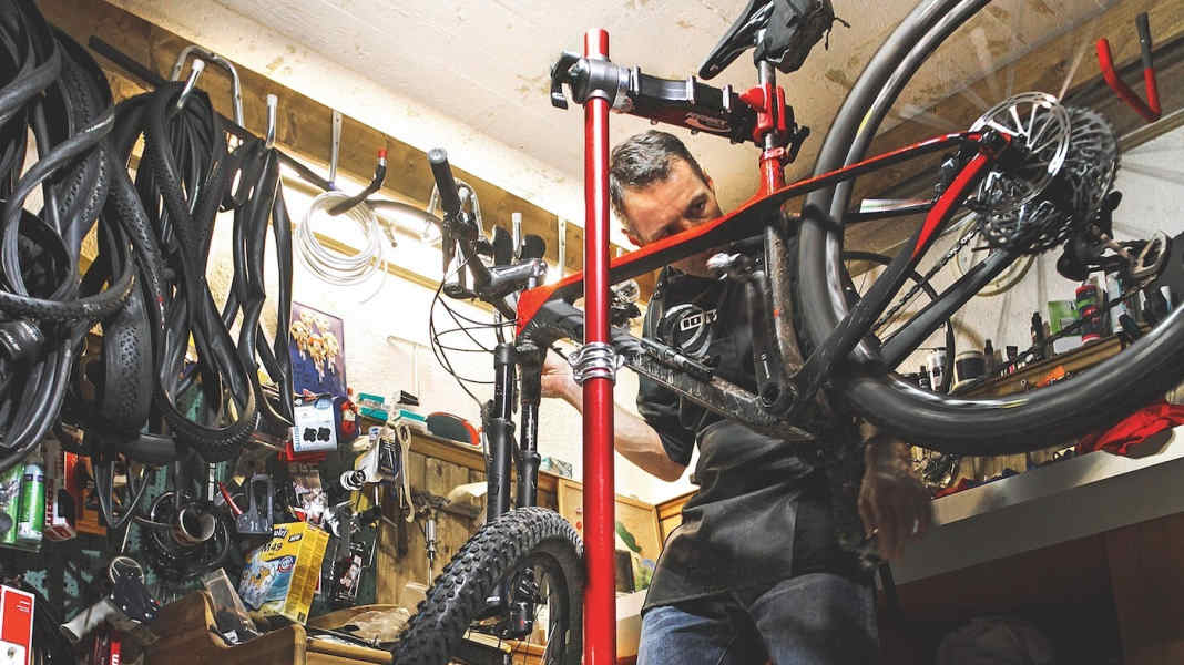 11 Montageständer für Hobby-Mechaniker im Vergleich
