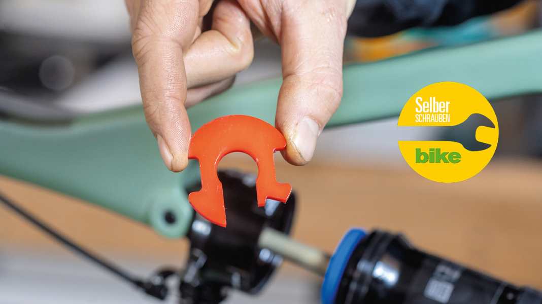 Volumen-Spacer am MTB-Dämpfer verbauen – Anleitung