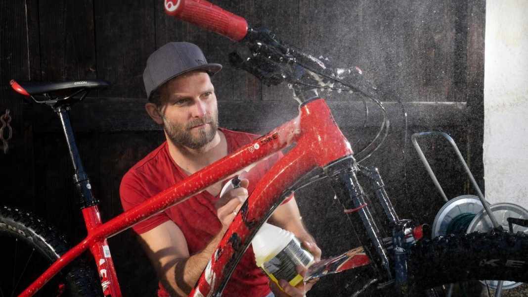 Saubermänner: 18 Fahrradreiniger im Härtetest