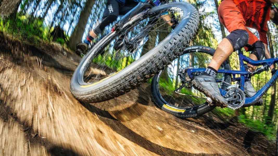 Paar-Beratung: 15 MTB-Reifen-Kombis im großen BIKE-Test