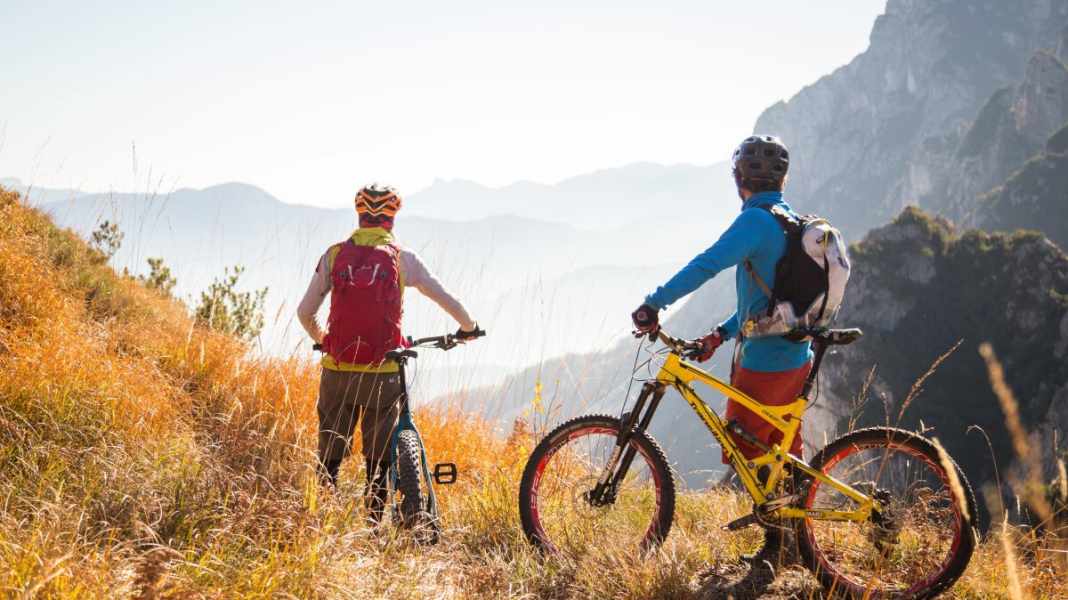 Mit dem Mountainbike durch den Herbst im Trentino