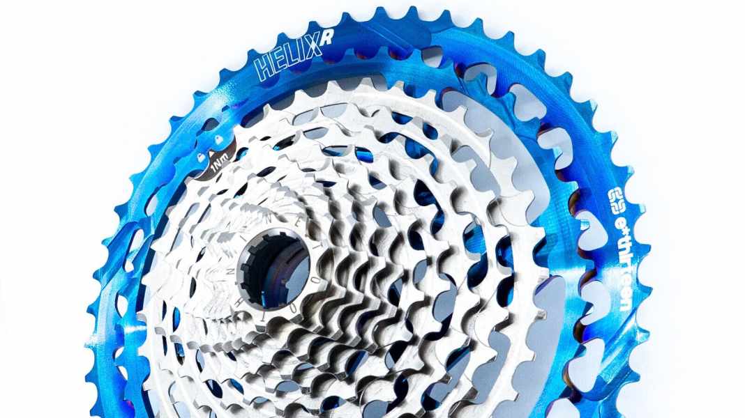 556 % – 345 g: Die 1x12-Helix von E-Thirteen