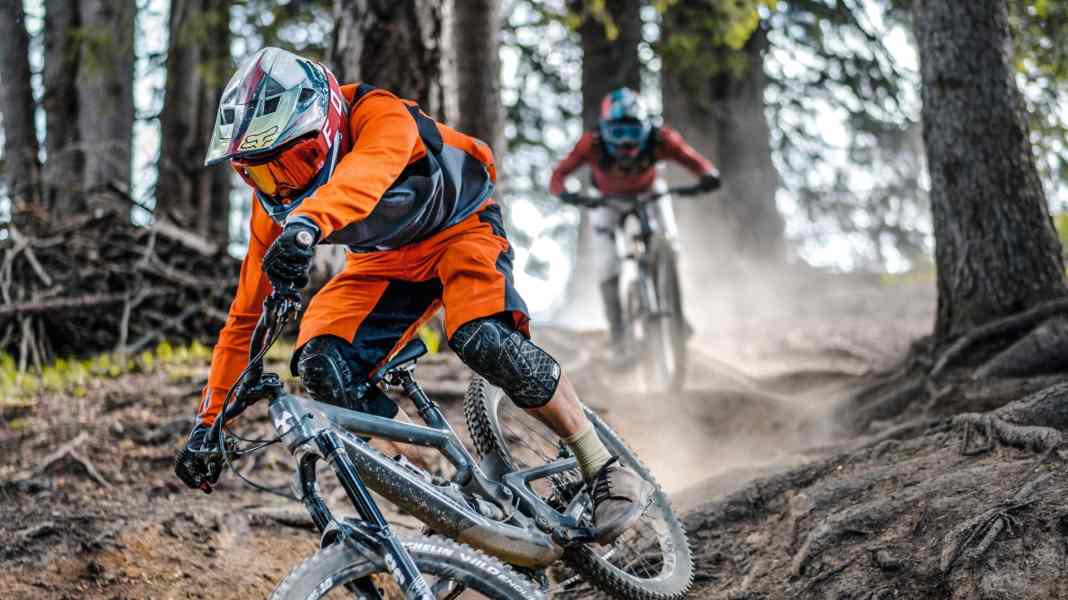 Enduro-Duell: Nukeproof Giga 275 Elite vs YT Capra Core 4