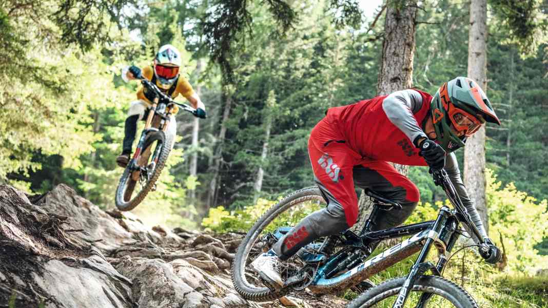 Downhill: Test-Duell Trek Session 9 vs Propain Rage