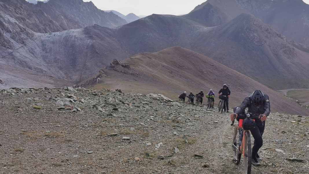 Unsupported durchs kirgisische Tian-Shan-Gebirge