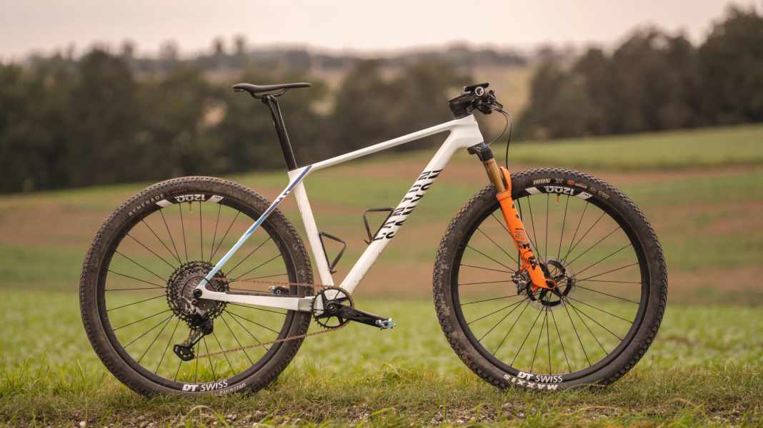 Gravelbike-Jäger: Canyon Exceed CFR Team im Langzeit-Test