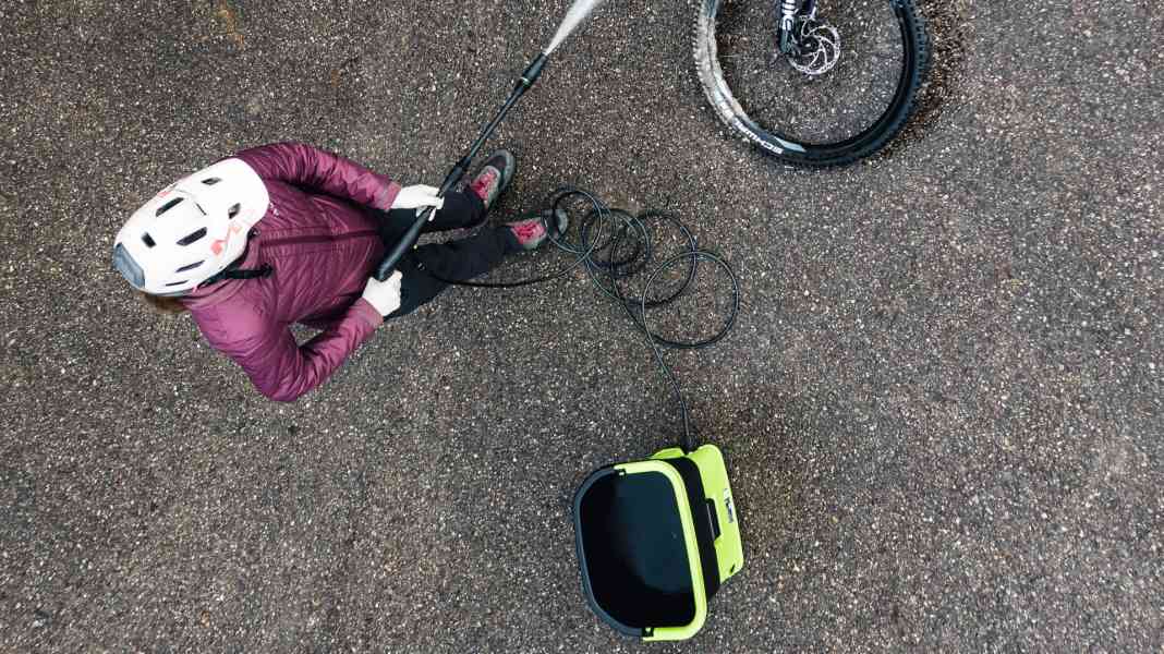 Stubenrein: Akku-Reiniger fürs Fahrrad