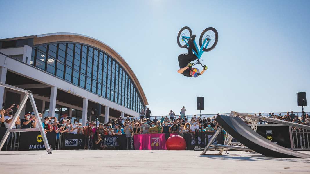 Video: Danny MacAskill mit dem Drop & Roll Team