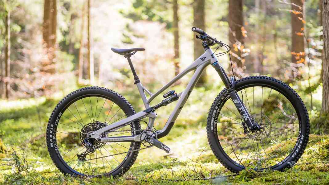 YT Jeffsy Core 2 - Test All Mountain Bikes 2022