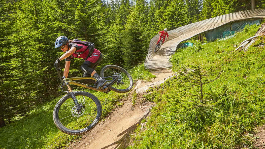 FREERIDE Trailbike-Test 2022: Acht Trailbikes ab 3399 Euro im Vergleich