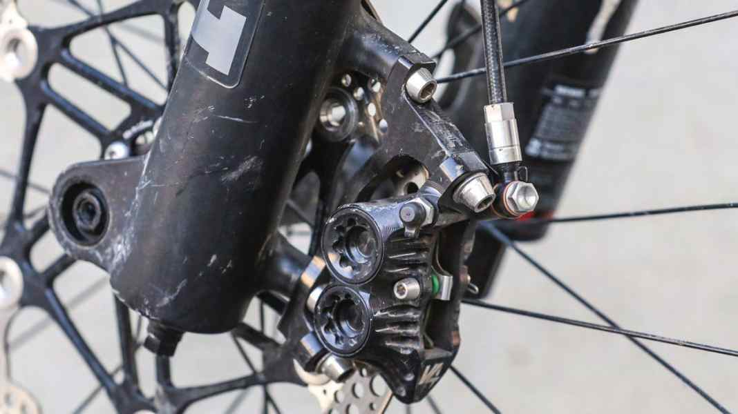 Test Hope Tech 4 V4: 50000 Tiefenmeter: Hopes Enduro-Bremse im Härtetest