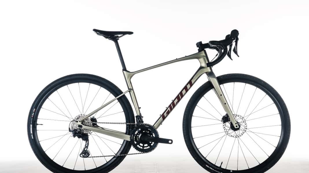 Giant Revolt Advanced 2: Kompletter Gravel-Allrounder mit passender Ausstattung