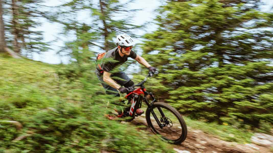 Test E-Enduros: Sieben E-Enduros bis 7000 Euro im Vergleichstest