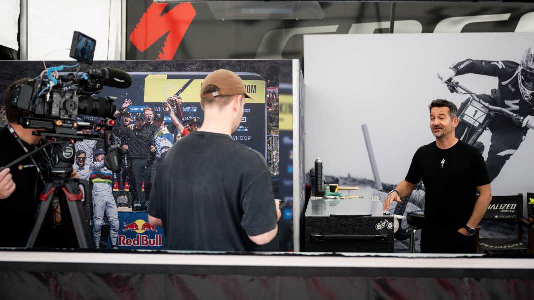 Schlacht um Warner Bros. Discovery: Wo künftig Radrennen streamen?