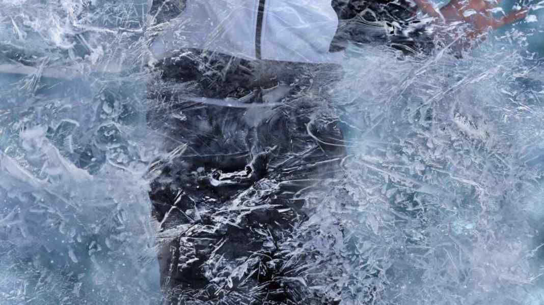 10 sportliche Winterjacken in Kältekammer und Praxistest