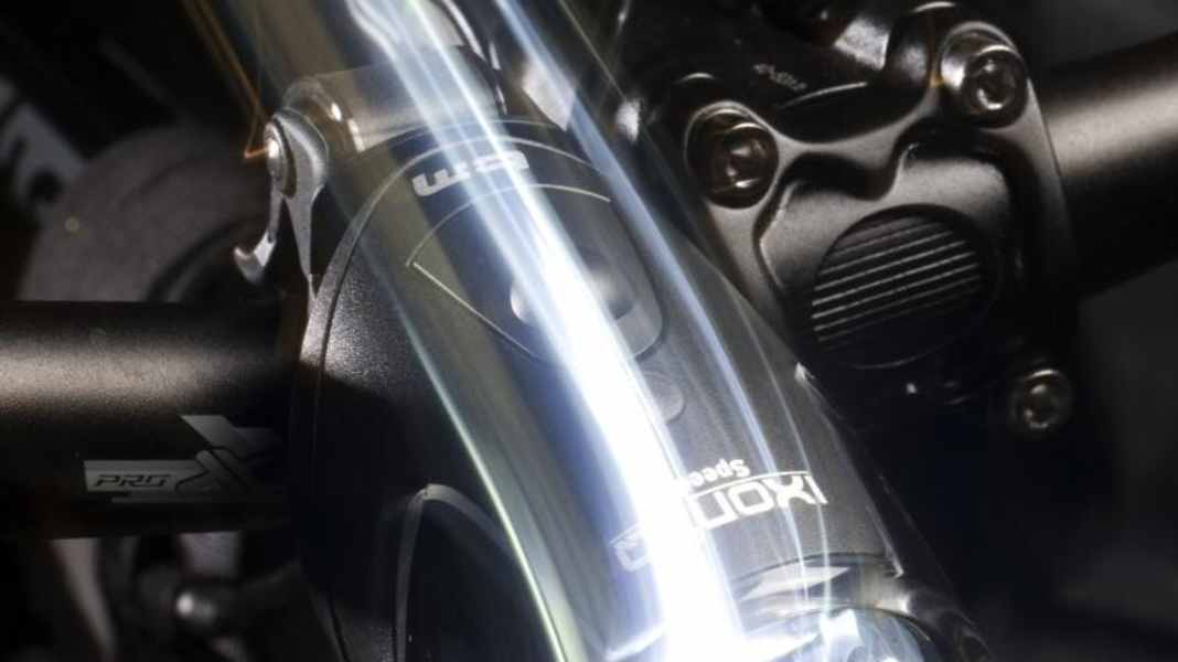 LED-Scheinwerfer für Akku- und Dynamobetrieb