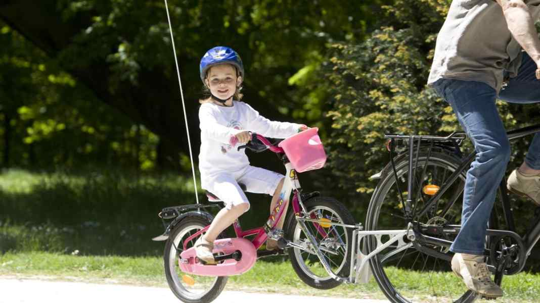 4 Fahrrad-Trailer-Systeme im Familien-Praxistest