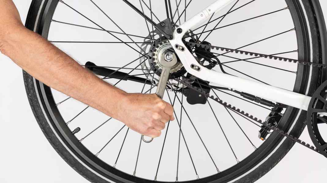 E-Bike Werkstatt: Motor-Rad aus- und einbauen in vier Schritten