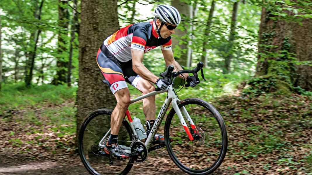Technik-Training für Gravelbiker und Crosser: Schnell und sicher durchs Gelände fahren
