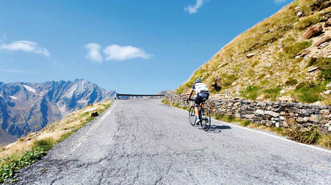Rennrad Trainingsplan 2025: Besser Berge fahren - so geht’s