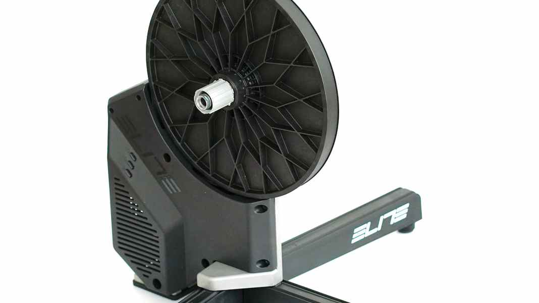 Elite Rivo Smarttrainer: So geht Indoor-Cycling leicht und handlich