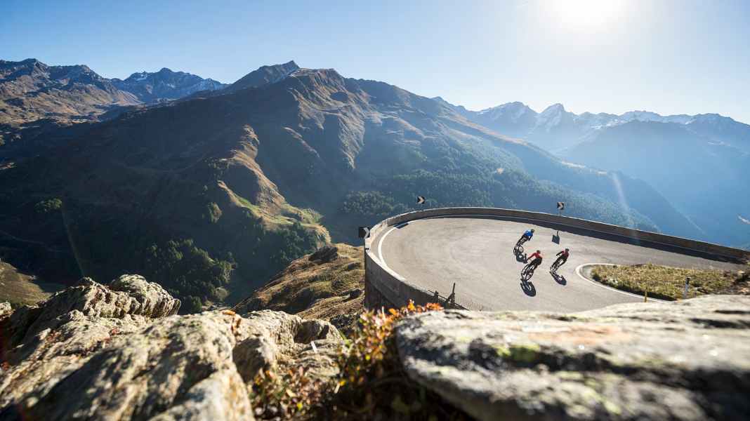 Test 2017: 5 Marathonräder bis 2000 Euro