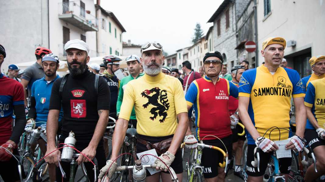 Retro-Rennen auf Naturstraßen - Jubiläumsfahrt der L'Eroica