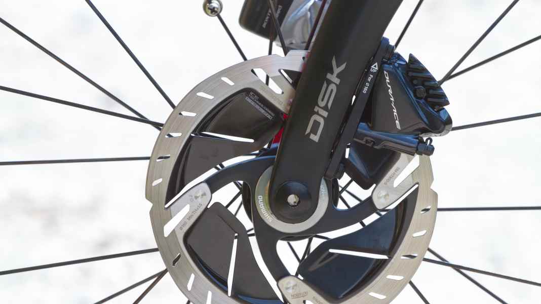 Die Rennrad-Scheibenbremse der Shimano Dura-Ace im Härtetest