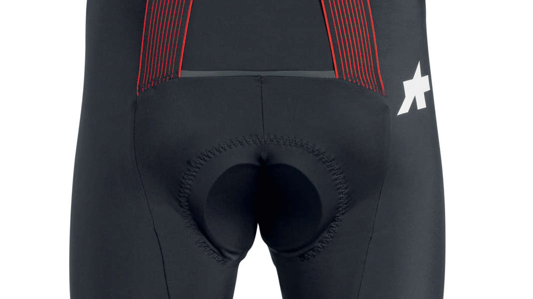 Neuheiten 2019: Radhose Assos Equipe RS/RSR Bib Shorts S9 - Fester Sitz dank fester Träger: Assos Equipe Bib Shorts