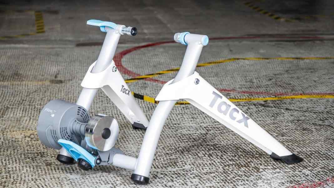 Tacx Flow Smart Rollentrainer: Smartes Einsteiger-Gerät im TOUR-Test