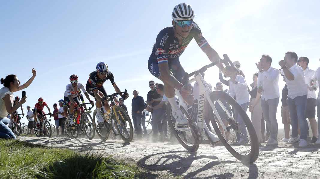 “Bitte anschnallen!”: Ludewig über Pave-Etappe, van der Poel vs. van Aert, Alpecin-Fenix & Tour-Favoriten