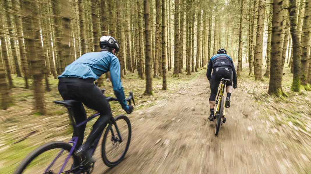 4 Aluminium-Gravelbikes ab 1699 Euro im Test