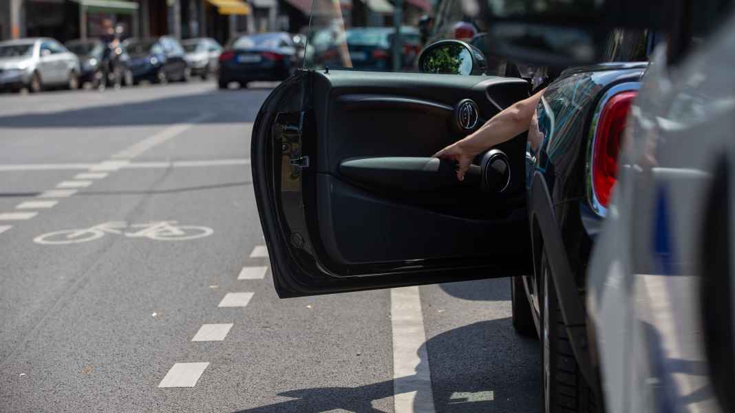Pflicht für Türwarnsysteme: Bundesregierung plant mehr Schutz für Radfahrer