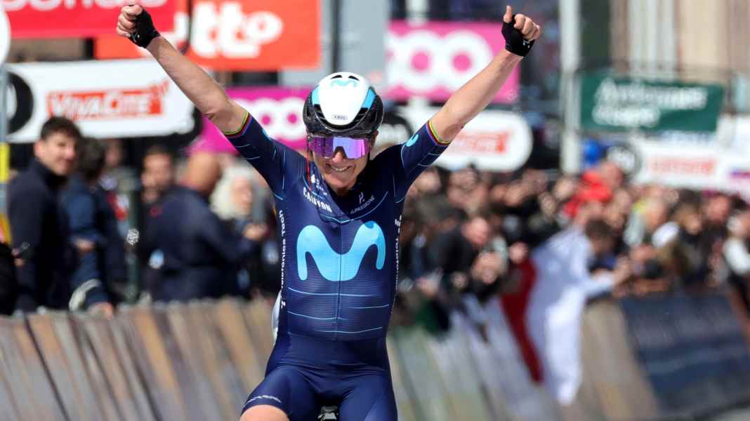 Tour de France Femmes: Van Vleuten nach Solo-Sieg im Gelben Trikot