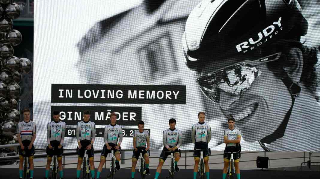 Schweigeminute für Mäder bei Team-Präsentation der Tour
