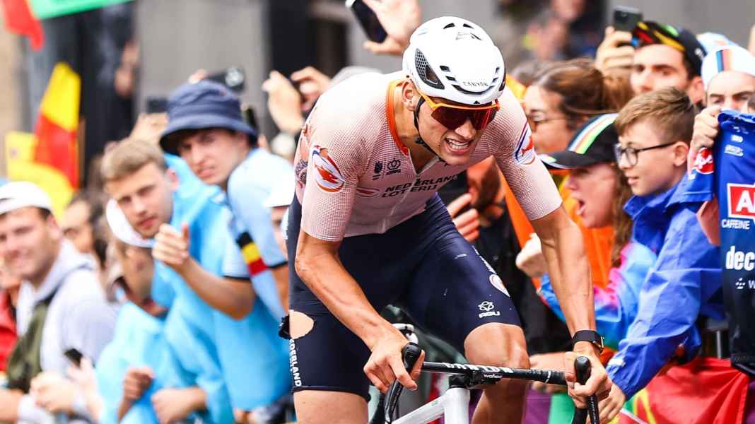 Historisches Double: Van der Poel rast trotz Sturz im Regen auf den WM-Thron