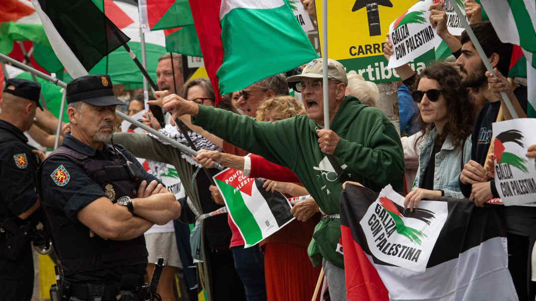 Rad-Rundfahrt in Spanien - Etappe wegen Protesten verkürzt: Bernal gewinnt