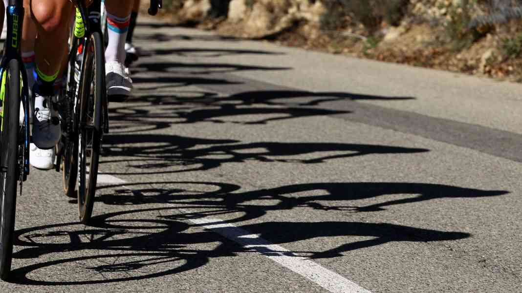 Auto auf der Strecke: Etappe der Tour of Holland abgebrochen