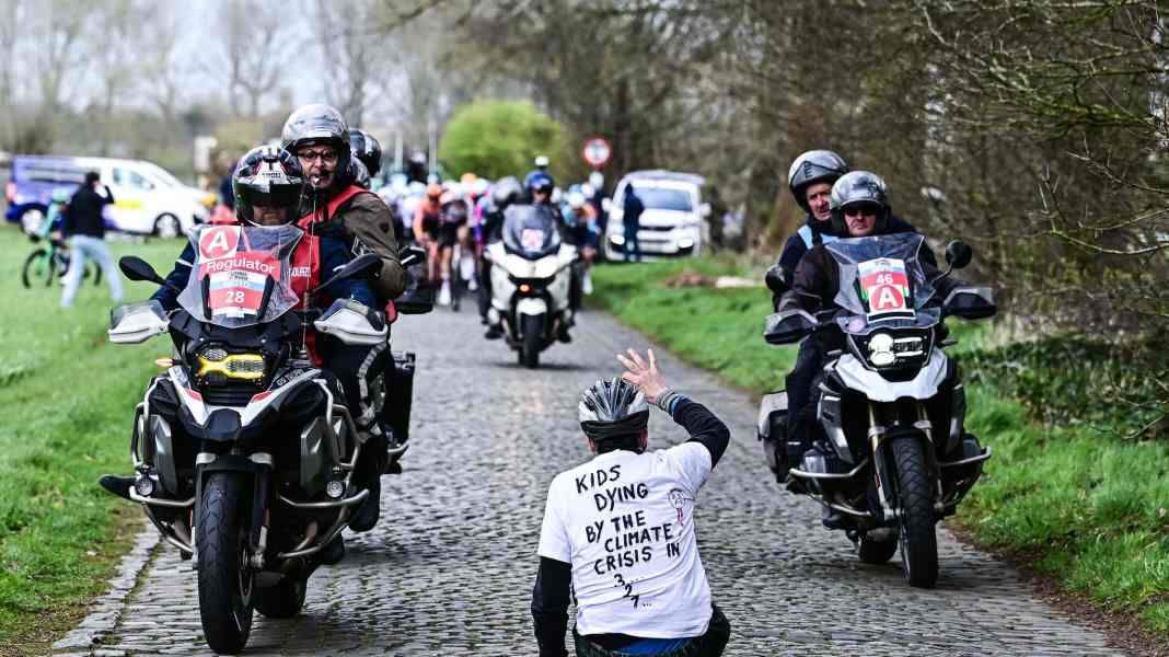 Vorfall in Belgien - Ermittlungen gegen Aktivist nach Sturz bei Radrennen