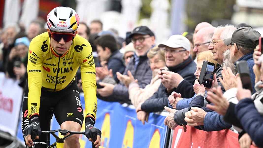 Quer durch Flandern - Kurz vor Ziel gestoppt: Van Aert bei Flandern-Test düpiert