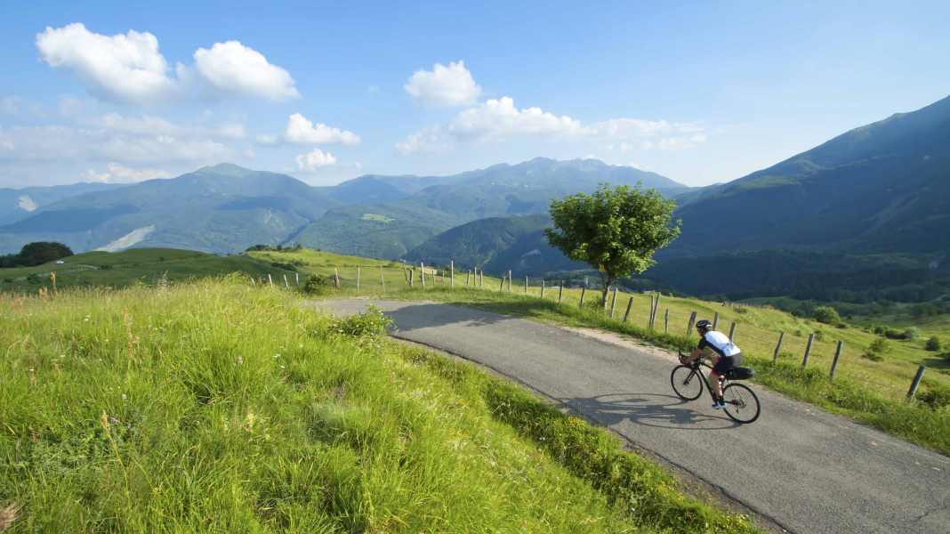 Italien: Rennradtouren durch Piemont, Ligurien und Toskana - In vier Etappen durch die einsamen Berge des Apennin