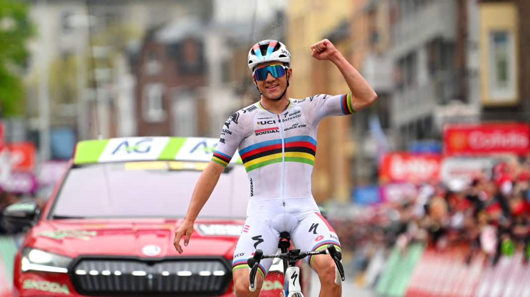 Lüttich-Bastogne-Lüttich 2023: Giganten-Duell fällt aus: Evenepoel nach Pogacar-Sturz der Dominator